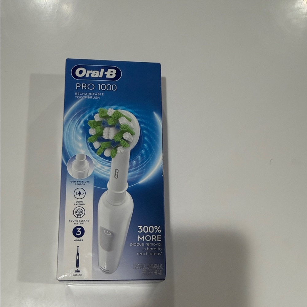 Oral-B Pro 1000 Electric Toothbrush - White